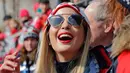 Putri Presiden AS Donald Trump, Ivanka Trump mengenakan kacamata menyaksikan pertandingan bobsleigh empat orang laki-laki selama Olimpiade Musim Dingin Pyeongchang di Olympic Sliding Center, Korea Selatan (25/2). (AFP Photo/Pool/Eric Gaillard)