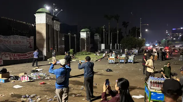 Situasi Usai Mahasiswa Membubarkan Diri Setelah Demo Depan Gedung DPR