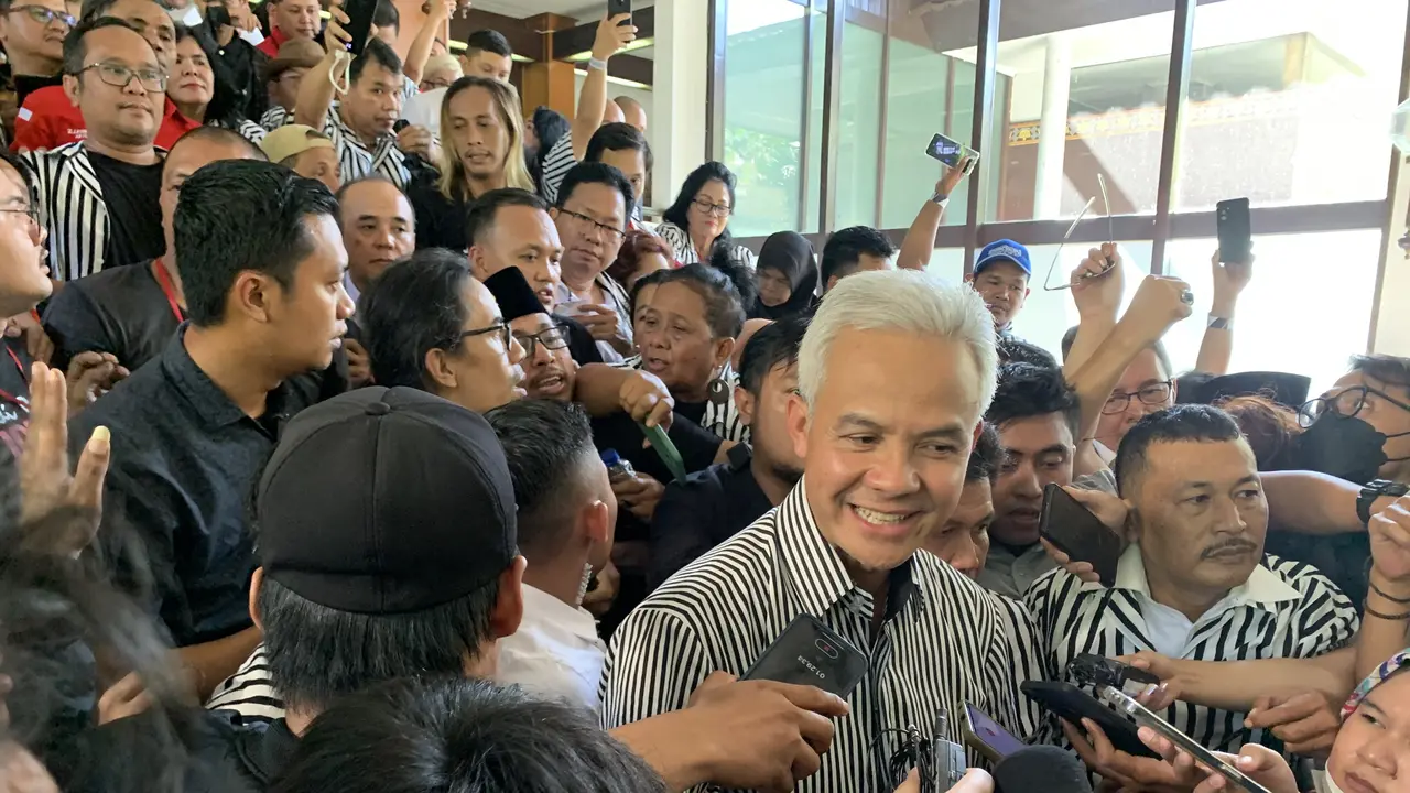 <p>Ganjar Pranowo menghadiri acara silahturahmi 1 Muharam 1445 H Relawan Pendukung Ganjar, yang digelar di GSG Senayan, Rabu (19/5/2023). (Foto:Liputan6/Delvira Hutabarat)</p>