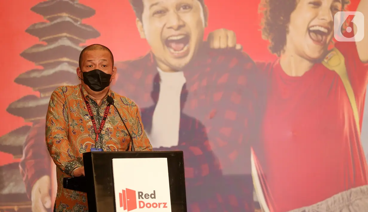 Staf Ahli Bidang Manajemen Krisis Kementerian Parekraf, Henky Manurung memberi sambutan pada peluncuran kembali kampanye #BisaAja di Jakarta (21/10/2021). Kampanye #BisaAja ini, RedDoorz memberikan kemudahan dan kenyamanan dengan memberikan promo hingga 25% dengan kode BISAAJA. (Liputan6.com)