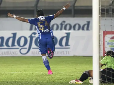 Pemain Persib, Zulham Zamrun merayakan gol ketiga yang dicetaknya ke gawang Martapura F.C pada laga Piala Presiden di Stadion Si Jalak Harupat, Bandung, Kamis (10/9/2015). (Bola.com/Vitalis Yogi Trisna)