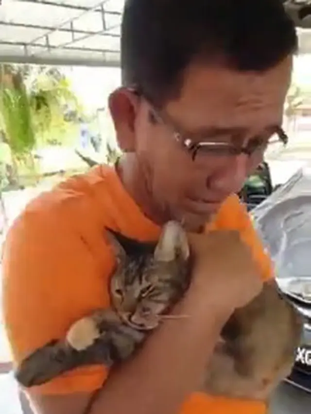 6 Tahun Bersama, Viral Video Seorang Ayah Menangis Terisak saat Kucingnya Mati