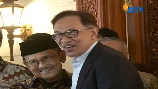 Anwar Ibrahim mengaku terkesan dengan reformasi di Indonesia setelah runtuhnya orde baru menuju era demokrasi.