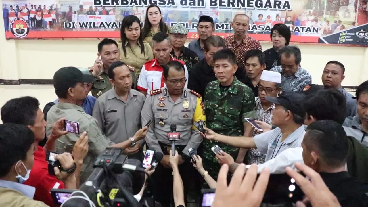 Polres Minahasa Selatan menggelar diskusi grup terbuka bersama masyarakat, dan segenap stake holders, sepetti TNI, pemerintah kabupaten, dan tokoh masyarakat, terkait kontra radikalisasi.