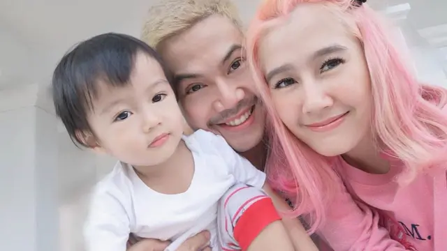 5 Potret Arie Dwi Andhika dengan Ragam Warna Rambut, Curi Perhatian