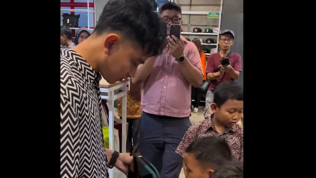 Gaya Gibran Rakabuming Borong Baju Lebaran buat Anak-Anak TK Sampai SMP Tanpa Selvi Ananda