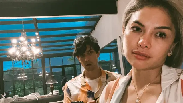 Makin Dekat, Ini 6 Potret Kebersamaan Dimas Beck dan Nikita Mirzani