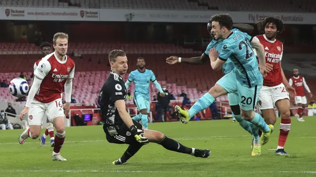FOTO: Liverpool Bantai Arsenal 3-0 di Emirates Stadium