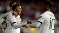 Manchester United kembali mencetak gol ketiga pada menit ke-60. Jadon Sancho berhasil memanfaatkan kerjasama antara Marcus Rashford dan Anthony Martial yang berujung umpan datar yang akhirnya mampu diselesaikannya dengan sepakan terukur dari tengah kotak penalti. (AFP/Martin Keep)