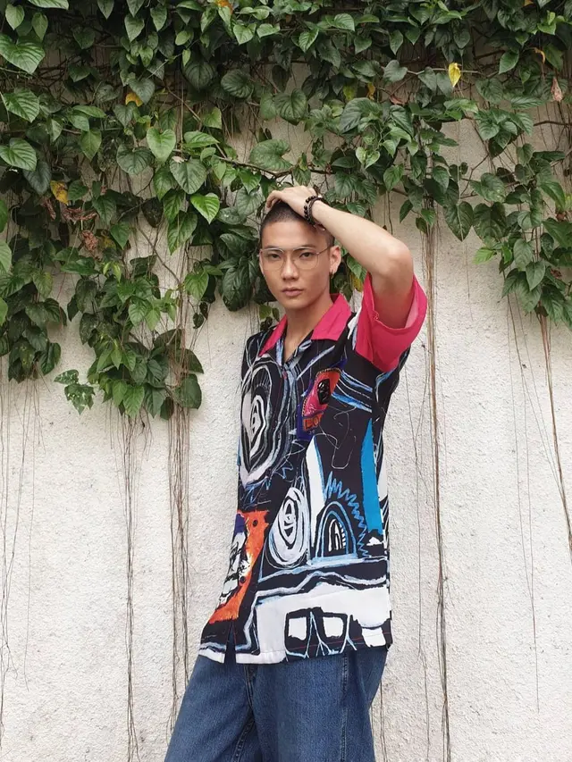 7 Potret Adam Rosyadi, Model yang Dikabarkan Dekat dengan Agnez Mo
