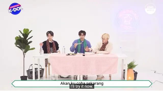 The Boyz mencicipi kuliner Indonesia. (Tangkapan layar YouTube/  KBS WORLD Indonesian)