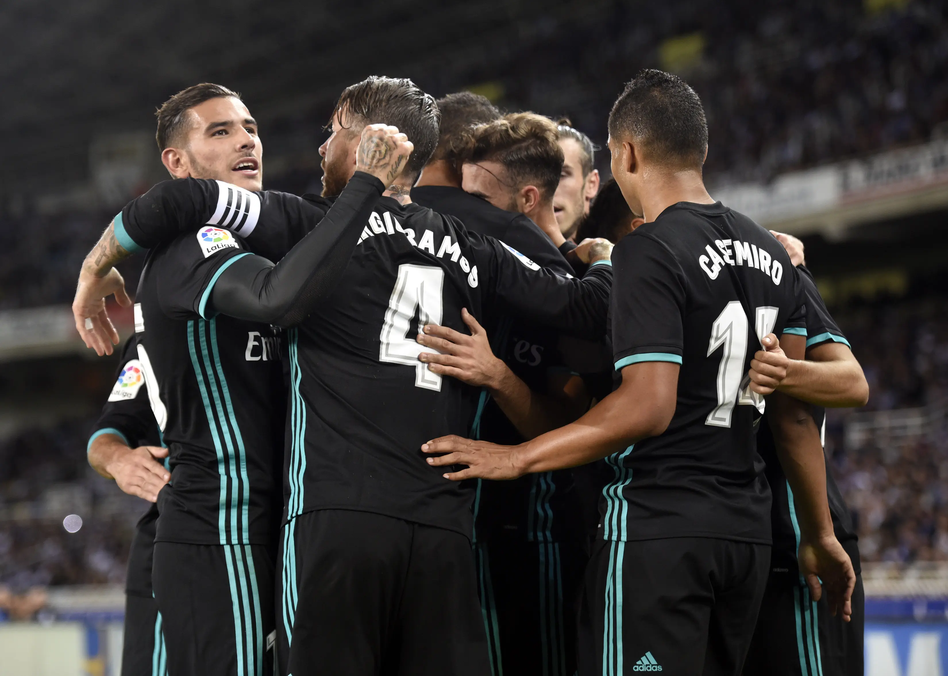 Selebrasi para pemain Real Madrid usai Borja Mayoral mencetak gol ke gawang Real Sociedad. (ANDER GILLENEA / AFP)