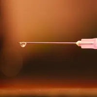 Ilustrasi suntikan botox. (dok. Raghavendra V. Konkathi/Unsplash)