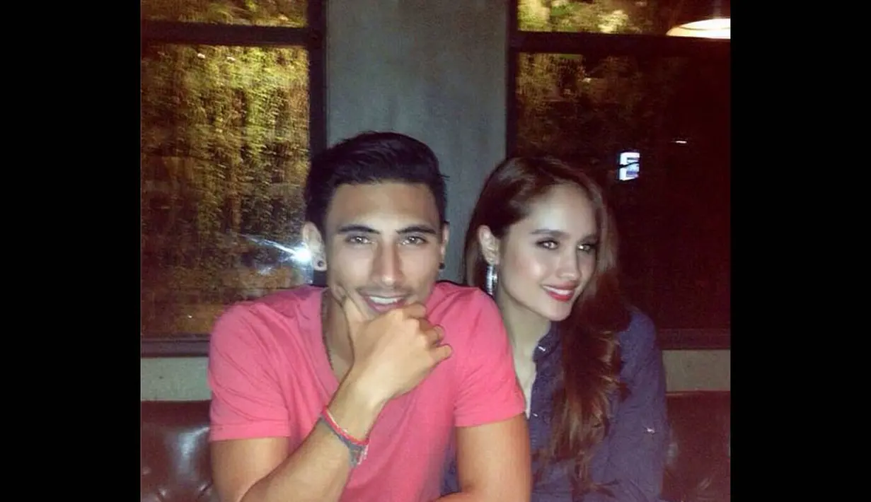 Pada 30 November 2014, Cinta Laura memposting foto dengan Vincent. Mereka tampak tak canggung memamerkan keakrabannya. (instagram.com/claurakiehl)