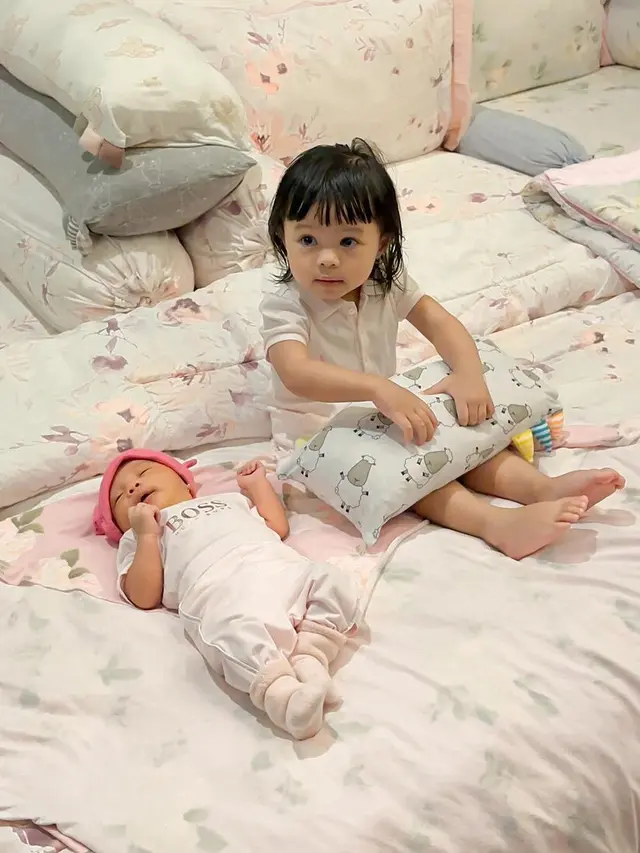 Atta Halilintar dan kedua anaknya (Instagram/attahalilintar)