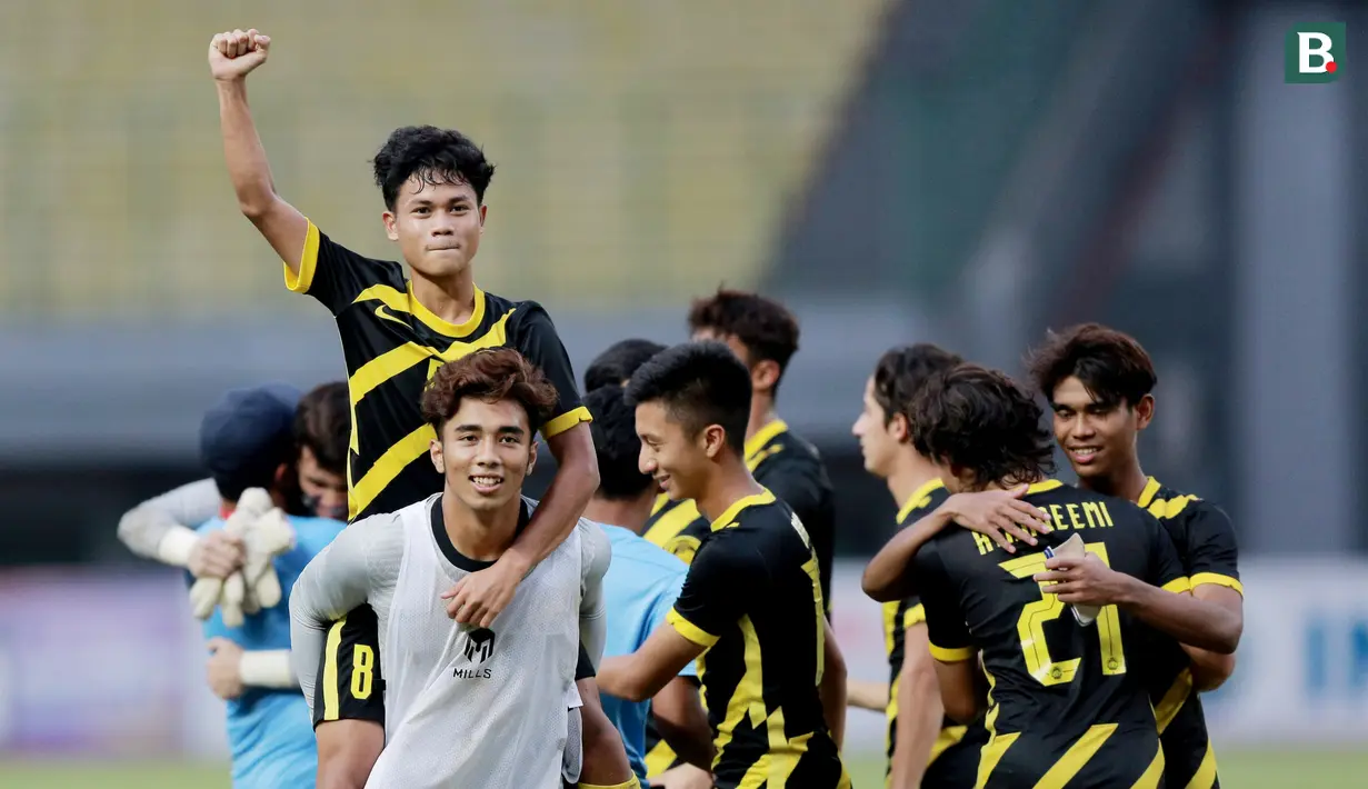 Pemain Malaysia U-19, Haikal Danis, melakuka selebrasi usai mencetak gol ke gawang Vietnam U-19 pada laga semifinal Piala AFF U-19 2022 di Stadion Patriot Candrabhaga, Bekasi, Rabu (13/7/2022). (Bola.com/M Iqbal Ichsan)