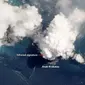 Letusan gunung berapi Anak Krakatau di Selat Sunda antara Jawa dan Sumatra terlihat 13 April 2020 oleh satelit Landsat 8. (NASA Earth Observatory/Lauren Dauphin, Landsat data from the U.S. Geological Survey)