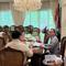 Presiden Prabowo Subianto berdiskusi dengan Wakil Ketua DPR RI Sufmi Dasco Ahmad. (istimewa)