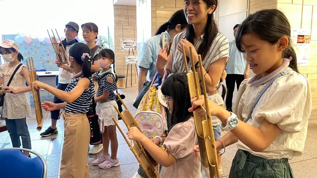 Warga Tokyo terpikat angklung Indonesia.