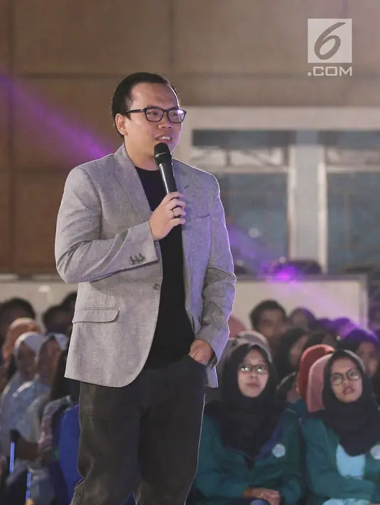 Co-founder dan President Bukalapak, Fajrin Rasyid berbagi cerita saat Emtek Goes To Campus (EGTC) 2018 di Universitas Negeri Semarang, Kamis (18/7). Bos Bukalapak itu berbagi kisah usaha belanja dan berbisnis online. (Liputan6.com/Herman Zakharia)