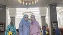 Kaftan yang dikenakan Ririn Ekawati ternyata serupa dengan sang adik, Rini Yulianti. Hanya saja Rini kenakan versi warna biru [@ririnekawati]