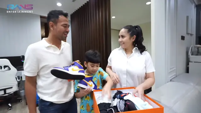 Momen Nagita Slavina Beri Kejutan Anniversary untuk Raffi Ahmad, Manis Banget
