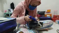 Mahasiswa Unesa Sulap Limbah Spanduk Jadi Beragam Tas Multifungsi