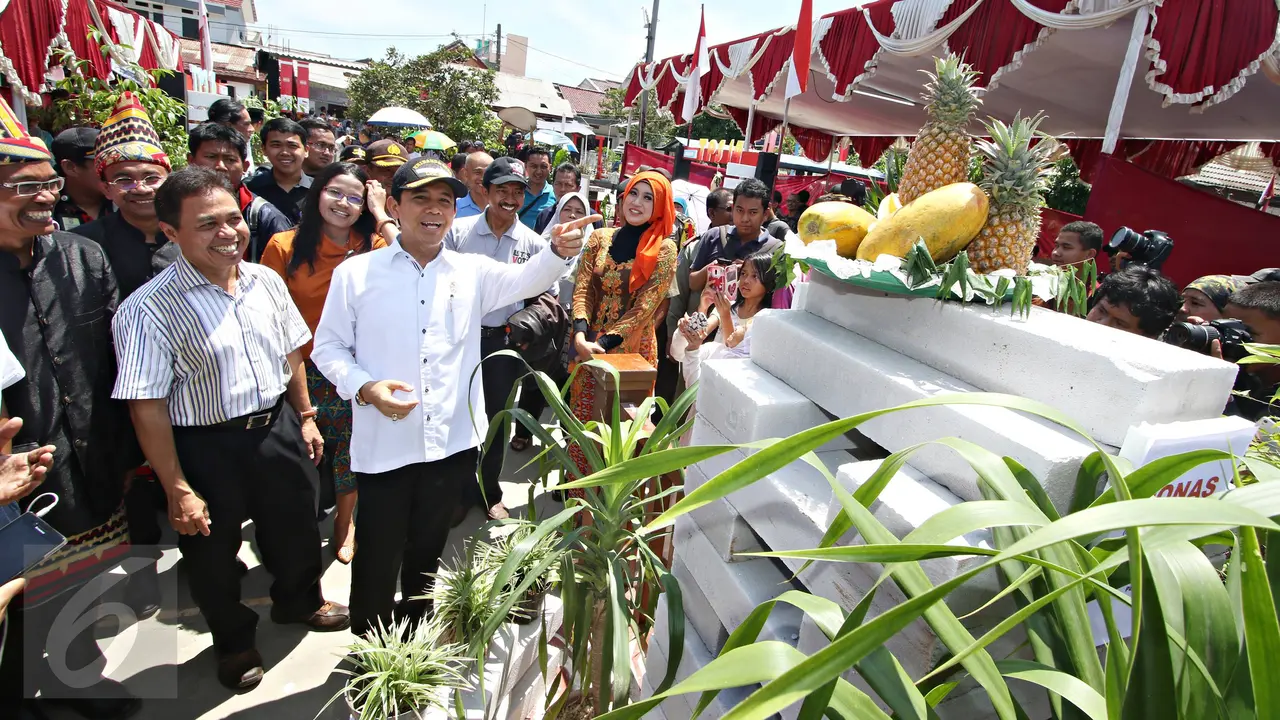 20151209-Ketua DKPP, Menpan RB, dan Walikota Depok Tinjau Pelaksanaan Pilkada Serentak di Depok