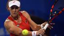 Petenis Samantha Stosur asal Australia  saat beraksi di China Open tennis tournament, Beijing, Selasa (06/10/2015). (AFP Photo / Wang Zhao)