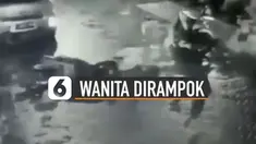 Pelaku seorang pria bermodus membantu mencari alamat pelanggan.