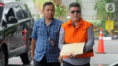 Pengusaha Kock Meng tiba untuk pemeriksaan di Gedung KPK, Jakarta, Kamis (17/10/2019). Penyuap Gubernur Kepri nonaktif Nurdin Basirun itu diperiksa sebagai tersangka perkara suap Penerbitan Perda Zonasi Wilayah Pesisir dan Pulau-Pulau Kecil di Kepulauan Riau tahun 2019. (merdeka.com/Dwi Narwoko)