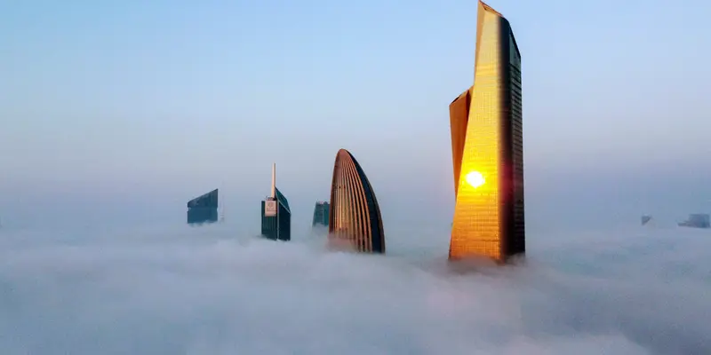 Pemandangan Menakjubkan Gedung-Gedung Pencakar Langit Kuwait Menembus Awan