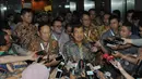 Wapres Jusuf Kalla memberikan sejumlah keterangan saat acara Musyawarah Nasional Masyarakat Ketenagalistrikan Indonesia (MKI) ke VI di gedung PLN Pusat, Jakarta, Kamis (12/3/2015). (Liputan6.com/Herman Zakharia)