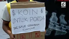 Tidak mendapat anggaran dari pemerintah, sejumlah atlet sepakbola Cianjur turun ke jalan meminta dana ke masyarakat.