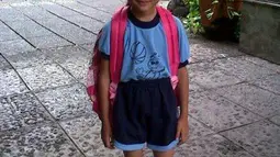 Angeline saat mengenakan seragam olahraga. Dalam fanpage di Facebook foto ini tertuliskan kalimat “Angeline siap berolahraga” (Facebook.com/Find Angeline - Bali's Missing Child)