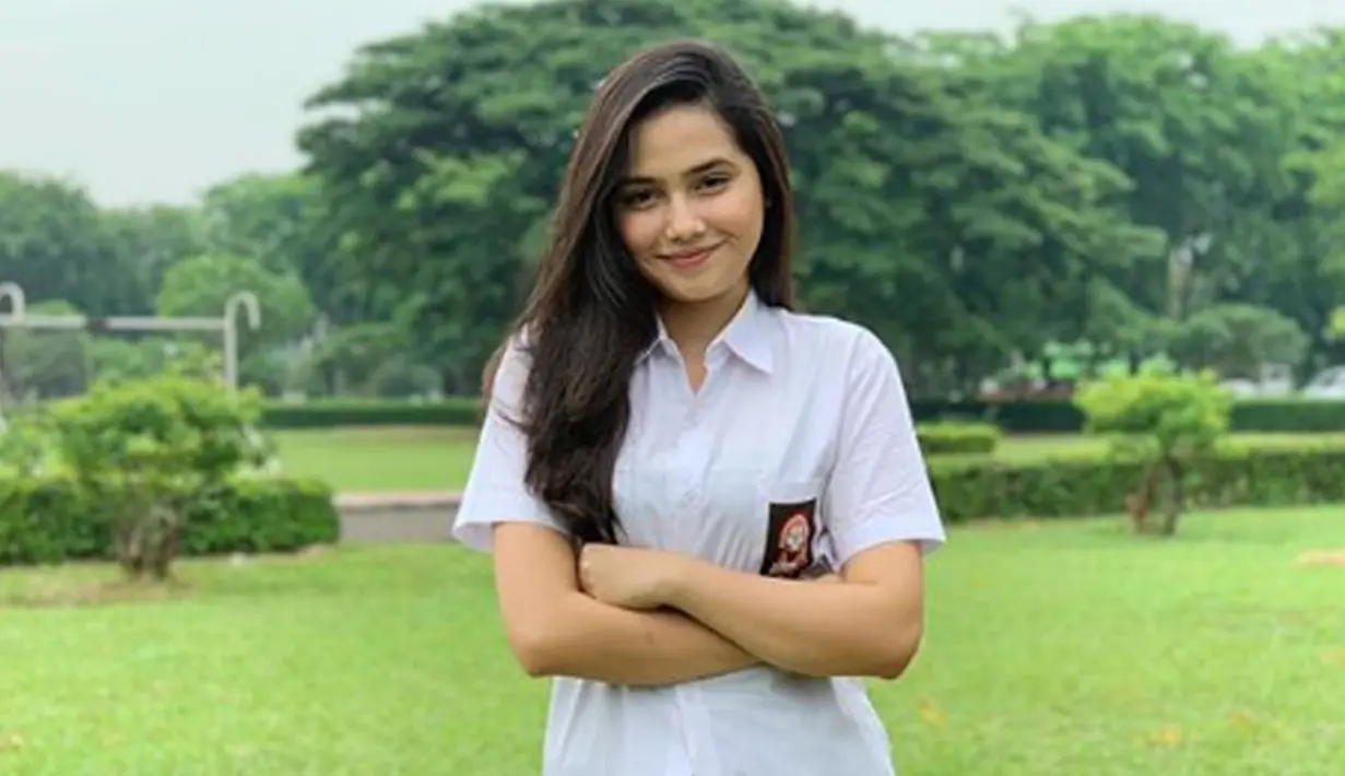 Meskipun dalam suasana Ramadan, Syifa Hadju tetap disibukkan dengan pekerjaannya sebagai seorang public figure (Liputan6.com/IG/syifahadjureal)