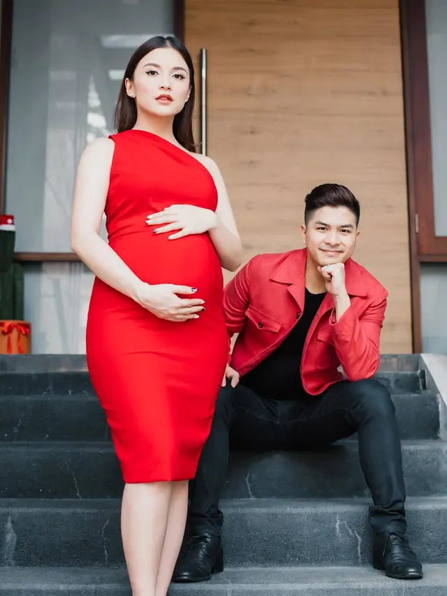 6 Momen Perayaan Anniversary ke-13 Glenn Alinskie dan Chelsea Olivia, Romantis