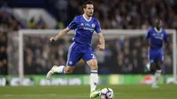 Bek Chelsea, Cesar Azpilicueta masuk dalam daftar pemberi assist terbanyak di Premier League dengan koleksi lima asisst hingga pekan ke-16. (AFP/Adrian Dennis)