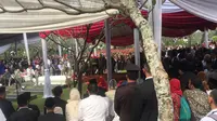 Prosesi pemakaman Ani Yudhoyono di TMP Kalibata, Jakarta Selatan, Minggu (2/6/2019).(Liputan6.com/ Lizsa Egeham)