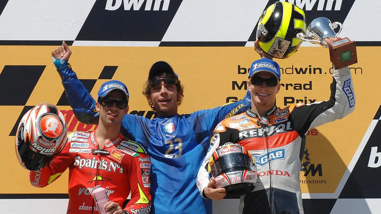 Valentino Rossi (tengah), Marco Melandri (kiri), dan Nicky Hayden.
