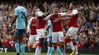 Para pemain Arsenal merayakan gol ke gawang AFC Bournemouth pada laga Premier League di Stadion Emirates, London, Sabtu (9/9/2017). (AFP/Ian Kington)