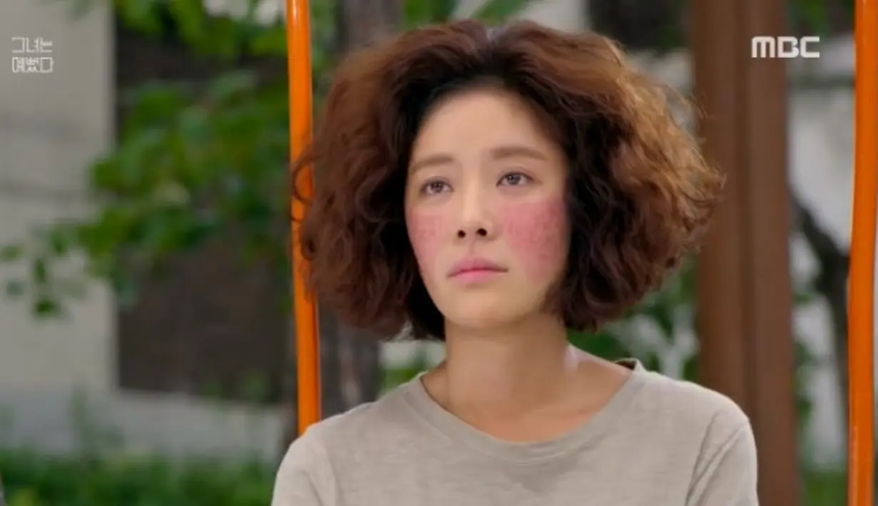 Saat tampil di drama She Was Pretty, Hwang Jung Eum membuat penonton jadi pangling. (Foto: soompi.com)