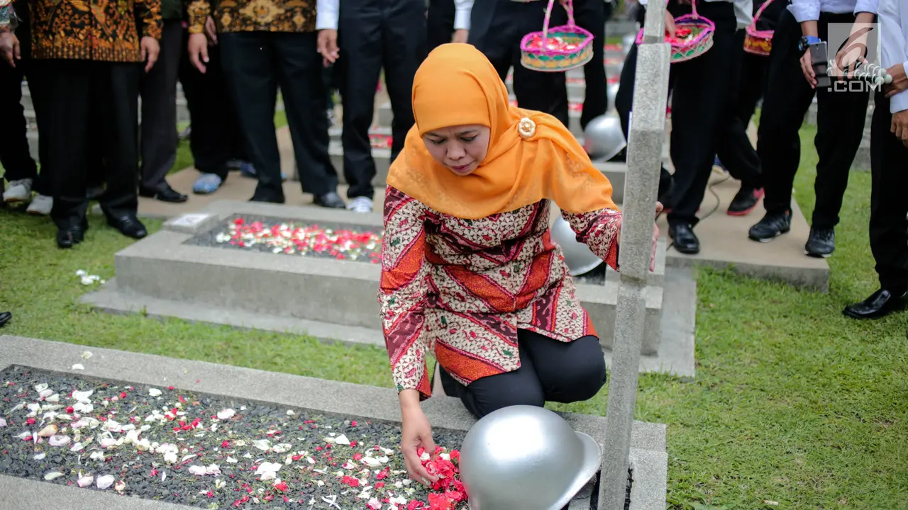 Mensos Khofifah Ziarah TMP Kalibata