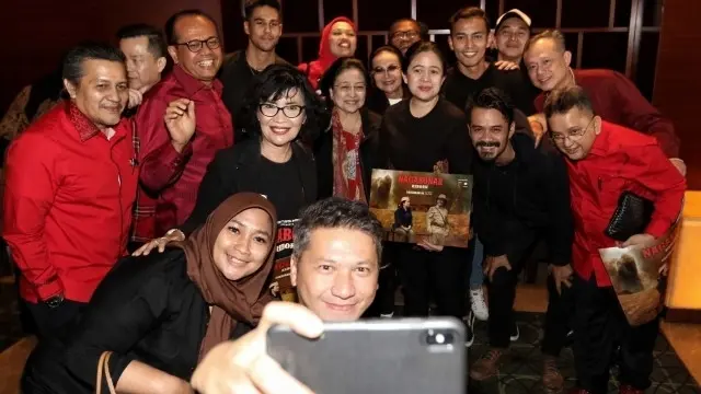 Momen Megawati dan Puan Maharani Nobar Nagabonar (sumber: Liputan6.com/JohanTallo)