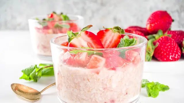 Oatmeal dengan Strawberries