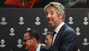 Edwin van der Sar belakangan dikaitkan dengan jabatan Direktur Sepak Bola Manchester United. (AFP/Ozan Kose)