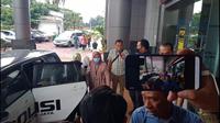 AG pacar Mario Dandy dilimpahkan ke Kejari Jaksel atau pelimpahan tahap dua setelah berkas perkara penganiayaan terhadap David Ozora dinyatakan lengkap alias P21. (Liputan6.com/Ady Anugrahadi)