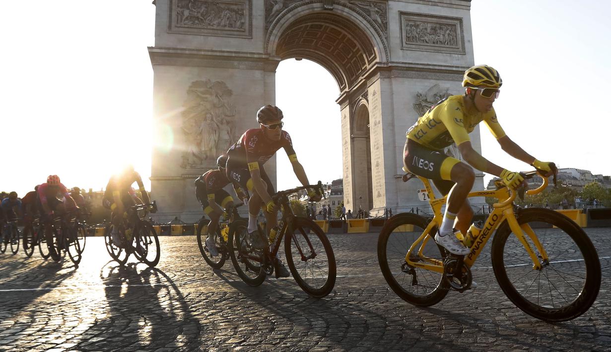 Balap sepeda adalah olahraga terpopuler kedua setelah sepak bola. Kebanggaan rakyat Kolombia pada James Rodriguez, Falcao di Piala Dunia 2014, hadir kembali melalui Egan Bernal (kuning) pada Tour de France 2019 kali ini. (AP/Thibault Camus)