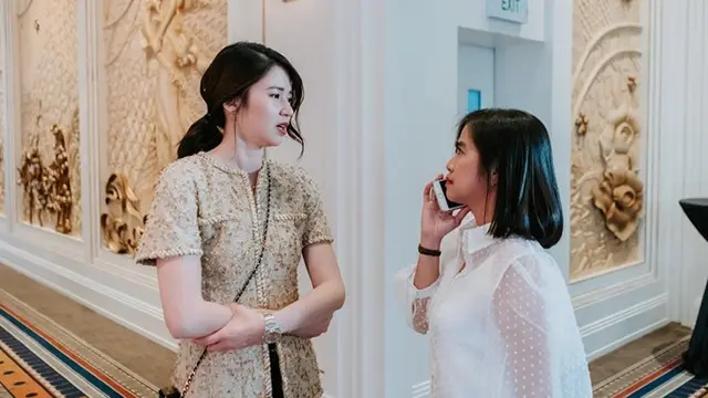 6 Potret Kompak Laura Basuki dan Manajernya, Bak Saudara Kandung