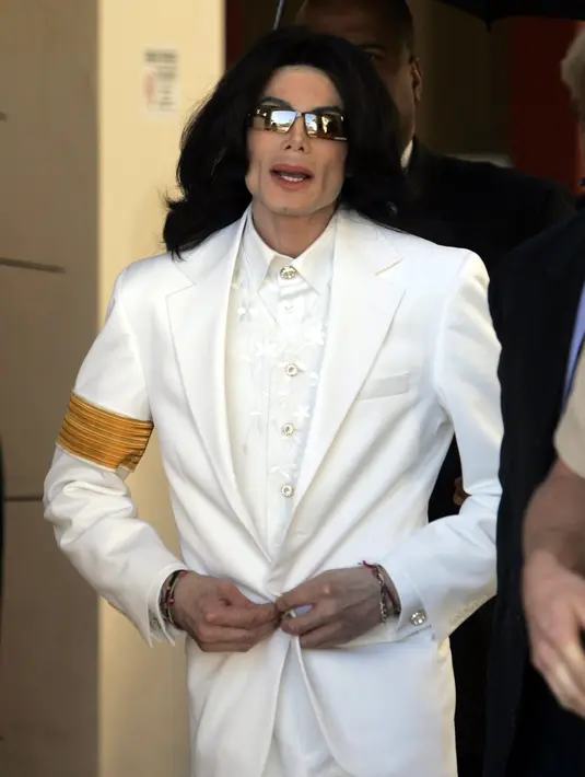 Setelah menyatakan diri sebagai penerus Jacko, tak lama kemudian Aaron merasa sulit menjadi dirinya, "Tapi saya baik, dan berjanji saya mencintai kalian. Saya menghargai dukungan Anda."  ujar Aaron Carter. (Bintang/EPA)